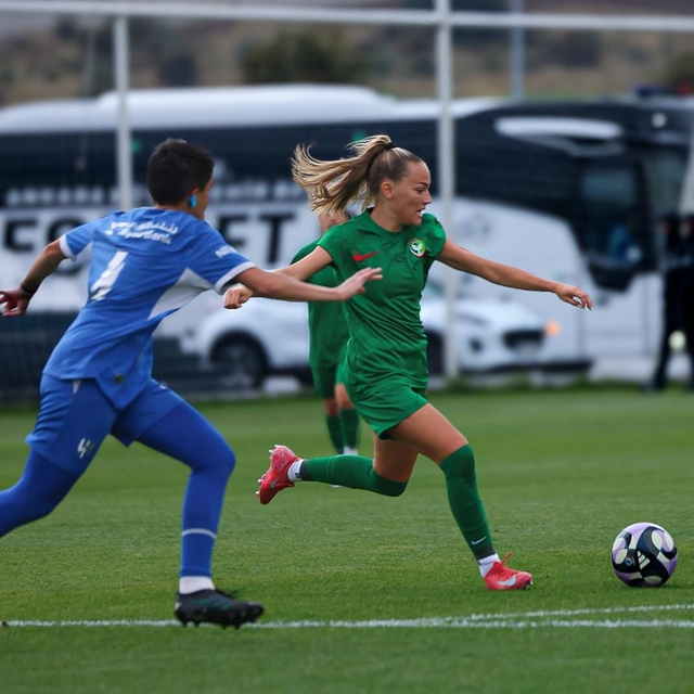 Al Hilal Kadın Futbol Takımı, Erciyes kampındaki hazırlık maçında Amedspor'...