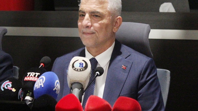 Bakan Bolat: Bizim belediyelerimiz yan gelip yatmaz (2)