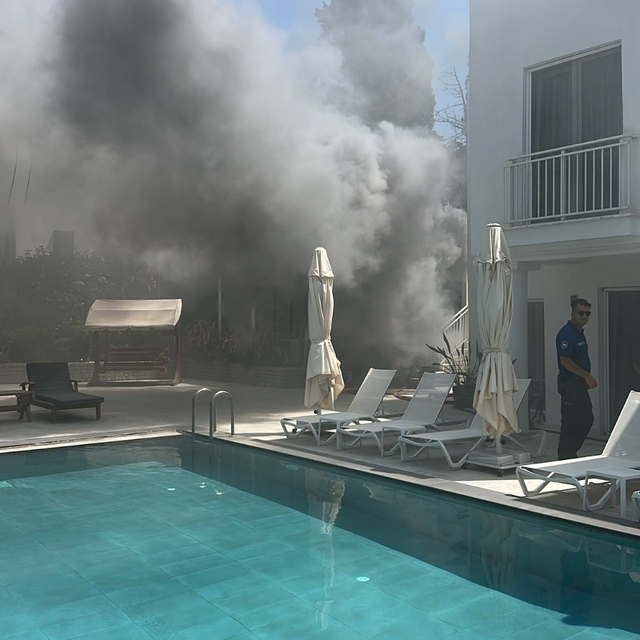 Bodrum'da otel avlusunda çıkan yangın söndürüldü