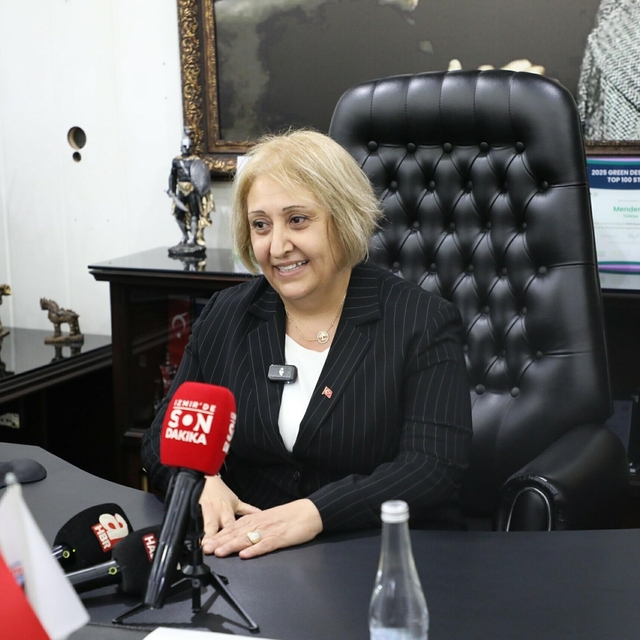 Menderes Belediyesi'nde devir- teslim töreni