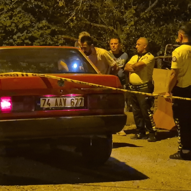 Polisten kaçan ehliyetsiz sürücü akrabasına çarptı: 2 yaralı