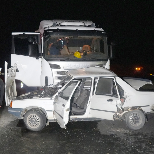 Kastamonu'da tır ile otomobil çarpıştı: Kazada sürücü ile eşi hayatını kayb...