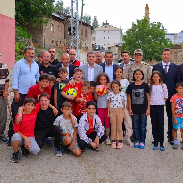 Vali Eldivan, yangınzedeleri yalnız bırakmadı
