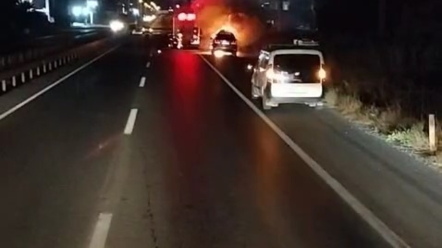 Bursa'da lüks otomobil alevlere teslim oldu: O anlar kamerada