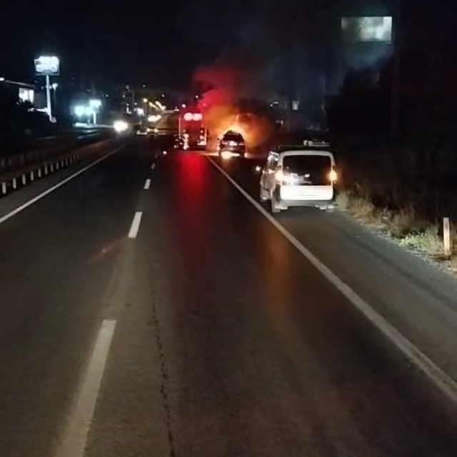 Bursa'da lüks otomobil alevlere teslim oldu: O anlar kamerada