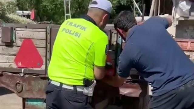Erzurum'da tarım sezonunda hayat kurtaran dokunuş
Traktörlere reflektör seferberliği
