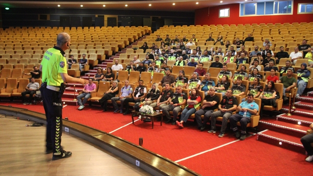 Aydın'da 200 motosiklet sürücüsüne "güvenli sürüş" eğitimi