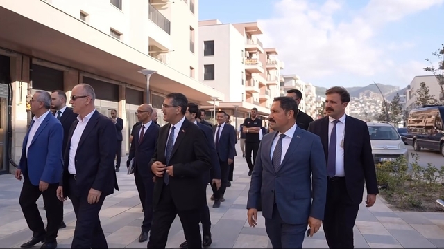 Hatay'daki yeniden inşa çalışmaları havadan ve karadan incelendi