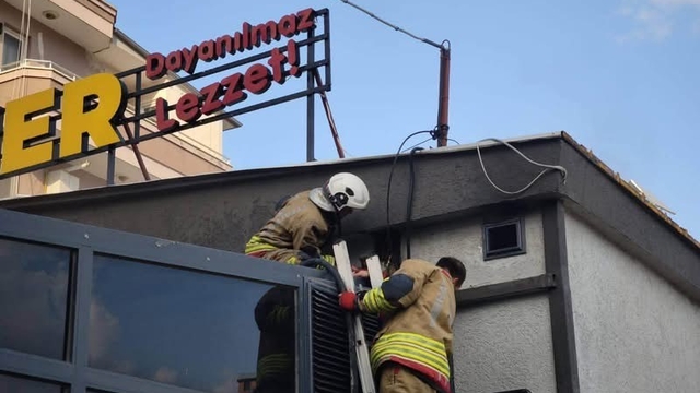 İskenderun'da dönercide çıkan yangın büyümeden kontrol altına alındı