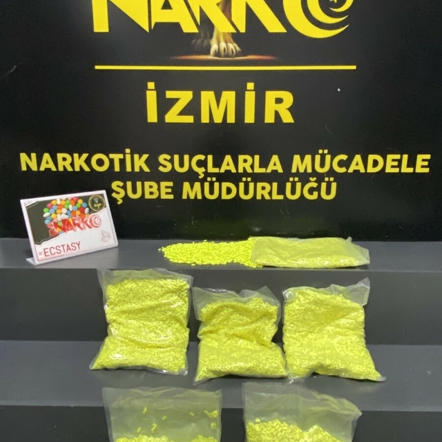 Çantasında 31 bin 320 uyuşturucu hapla yakalandı