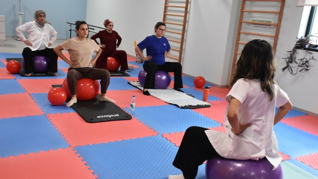 İzmir Şehir Hastanesi'nde gebe egzersiz programı ile doğuma hazırlık