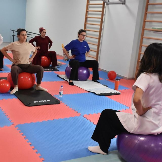 İzmir Şehir Hastanesi'nde gebe egzersiz programı ile doğuma hazırlık