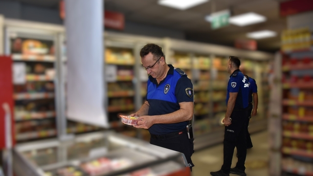 Şehzadeler'de zabıta ekiplerinden sıkı denetim