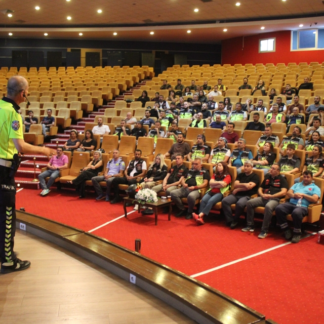 Aydın'da 200 motosiklet sürücüsüne "güvenli sürüş" eğitimi