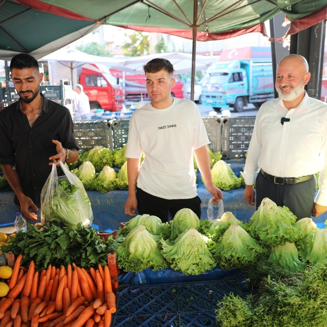 Kocasinan Zabıtasından pazarlarda sıkı denetim
Başkan Çolakbayrakdar: "Hemş...