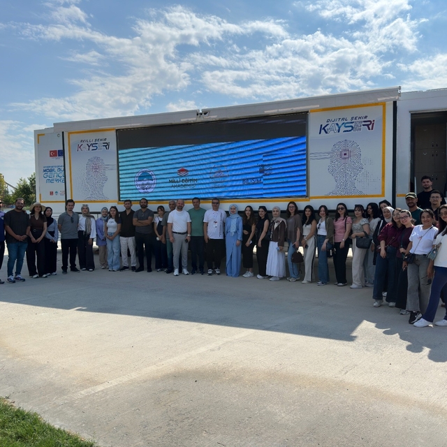 Kayseri Büyükşehir, 500'ü aşkın öğretmen adayını geleceğin teknolojileriyle...