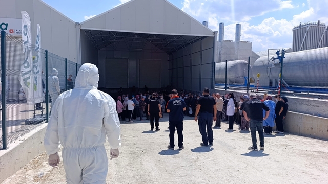 Domates serasında zehirlenme: 10 çalışan hastaneye kaldırıldı
