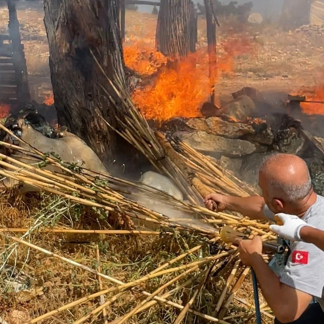 Mersin'de yangına müdahale eden belediye çalışanları ödüllendirildi