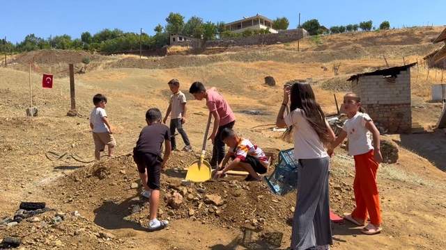 Derecik'te çocuklardan yetkililere park çağrısı