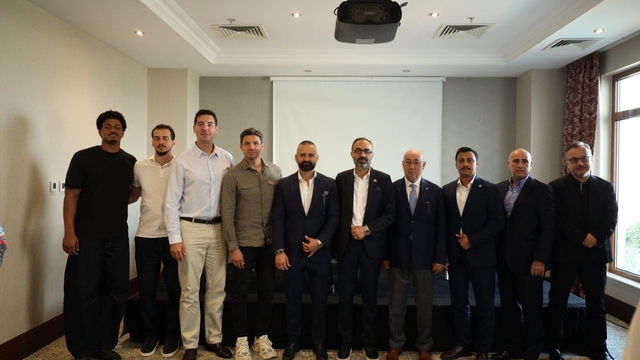 Basketbol Süper Ligi'nin yeni takımı Körfez Basket görücüye çıktı
Kulüp Başkanı Hacı Yılmaz: "Kocaeli'de ciddi açık vardı, gördük"
"Hedeflerimiz büyük olduğu için Kocaeli'ye geldik"