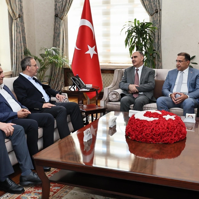 Manisa'nın gençlik ve spor yatırımları değerlendirildi