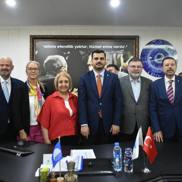 AK Parti'li İnan: Menderes Belediye Başkanı 1,5 senedir partimize dahil olm...