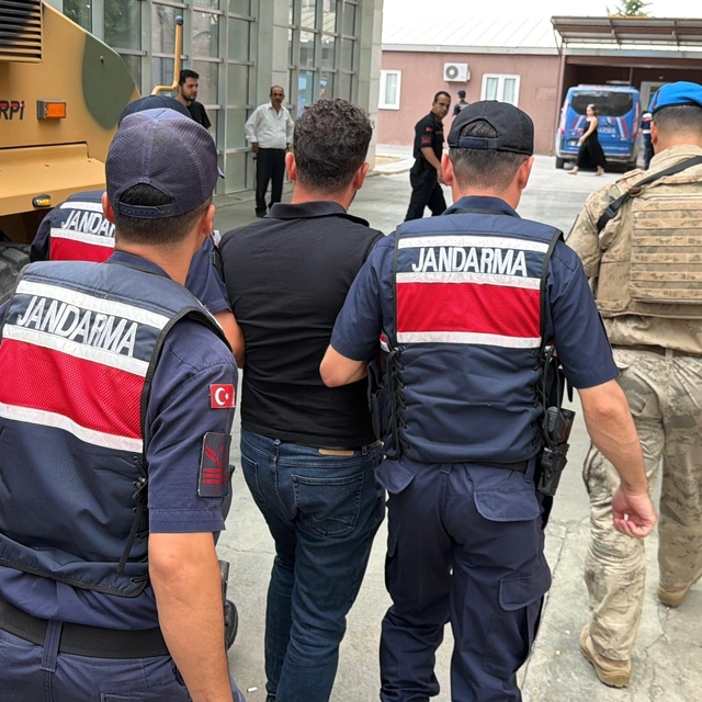 Eniştesini mezarlıkta öldüren kayınbirader yakalandı
Eniştesini öldürdükten...