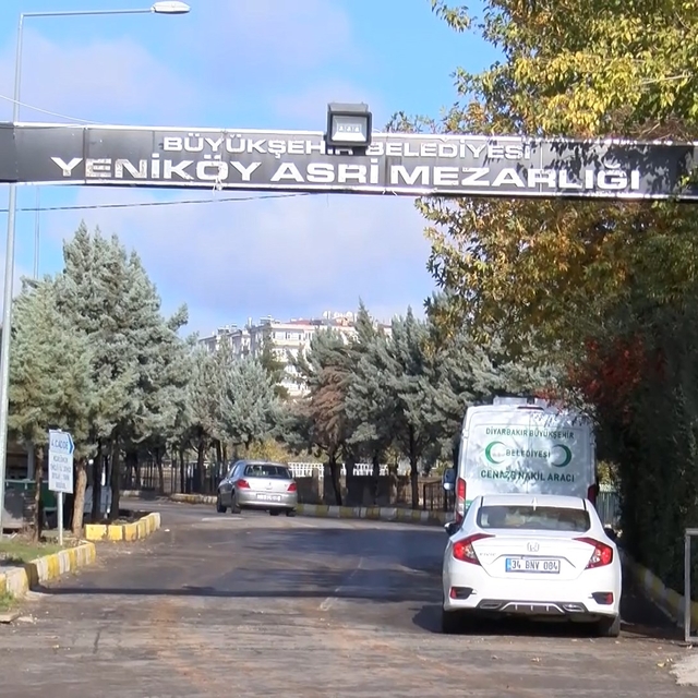 Diyarbakır'da otomobiller çapıştı: 1 ölü, 1 yaralı (3)