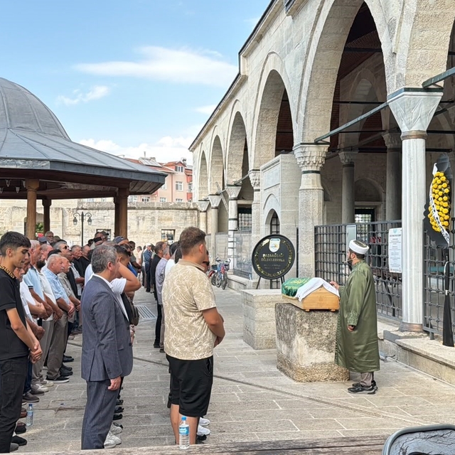Babaeski'de derede boğulan çocuk gözyaşlarıyla son yolculuğuna uğurlandı