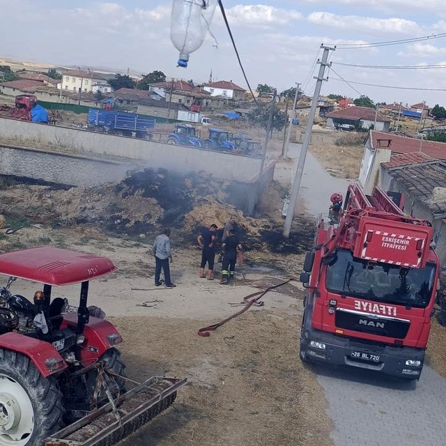 Eskişehir'de saman balyaları yandı