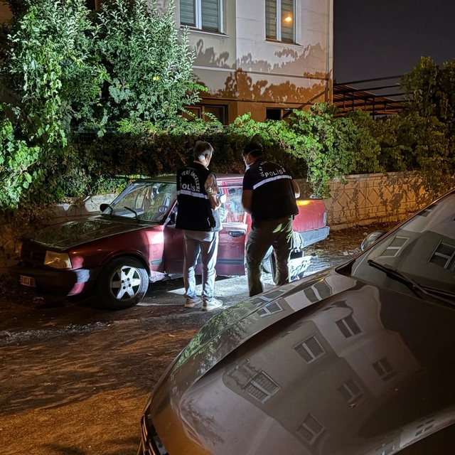 İş başvurusu için gitti, otomobil çalıp döndü: 1 gözaltı
Otomobili çalan şü...