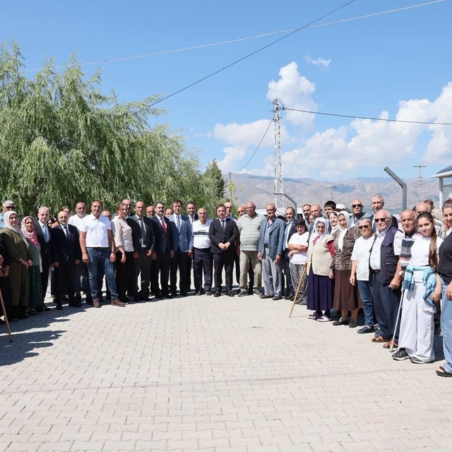 Vali Aydoğdu Cemal Gürsel Mahallesi'nde vatandaşların taleplerini dinledi