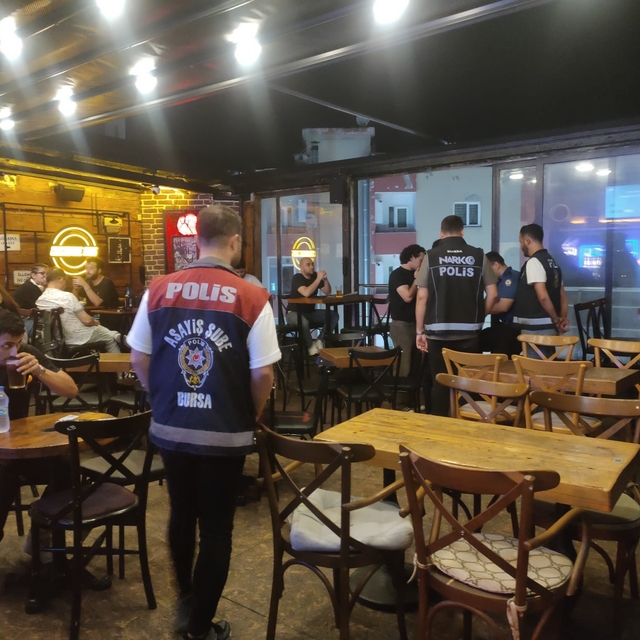 Bursa'da polis denetiminde aranan 8 kişi yakalandı, 261 bin TL ceza kesildi