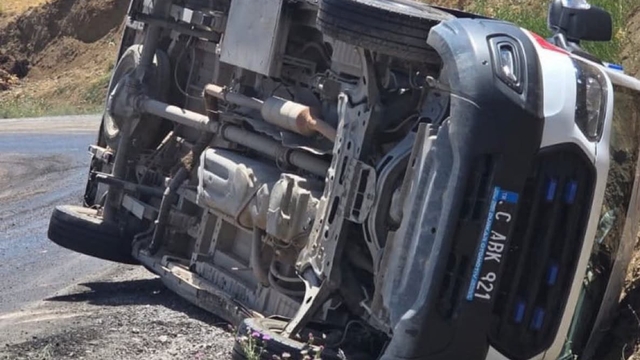 Siirt'te hastaya giden ambulans devrildi