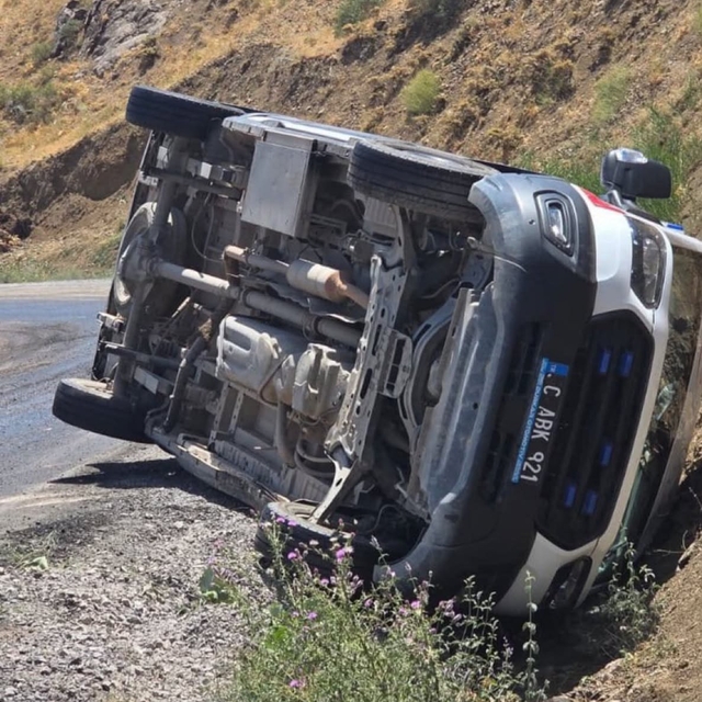 Siirt'te hastaya giden ambulans devrildi