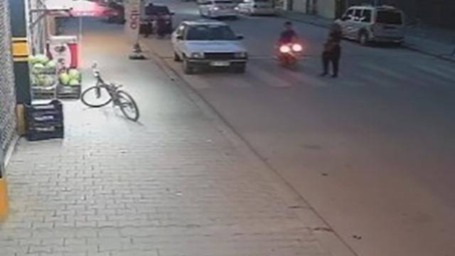 Elbistan'da motosikletin çarptığı yaşlı adam yaralandı