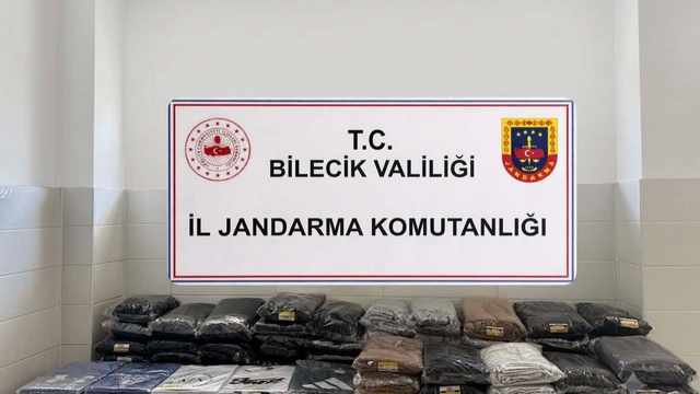Yolcu otobüsünde 750 bin liralık kaçak giyim ele geçirildi