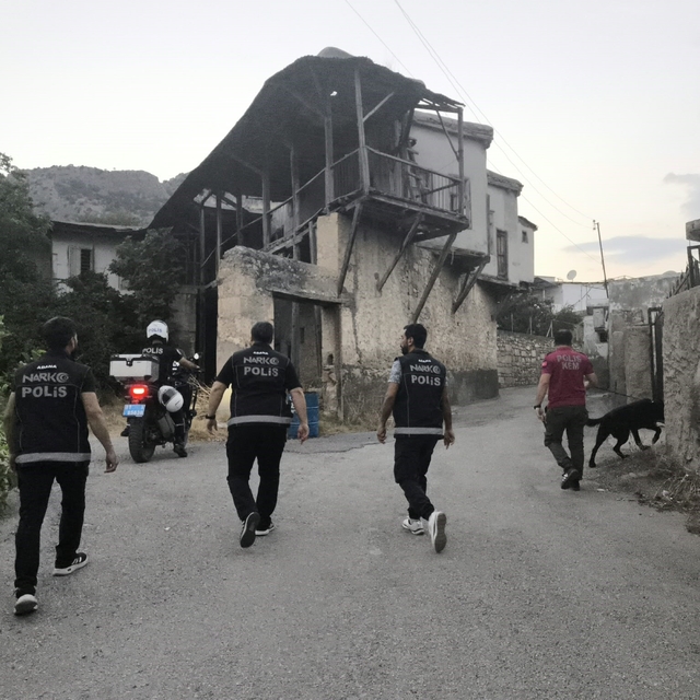 Kozan'da narkotik uygulamasında aranan terör örgütü üyesi yakalandı