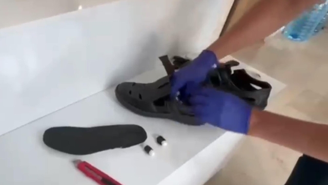 Ayakkabısının tabanına gizlediği metamfetaminle yakalandı