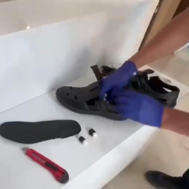 Ayakkabısının tabanına gizlediği metamfetaminle yakalandı