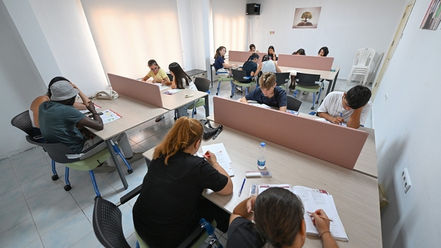 Mersin'de gençler sınavlara okuma salonunda hazırlanıyor