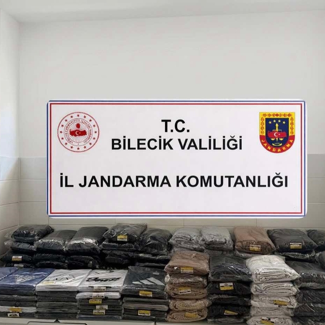 Yolcu otobüsünde 750 bin liralık kaçak giyim ele geçirildi