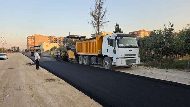 Mardin Büyükşehir Belediyesi Kızıltepe'de asfalt ve yol düzenleme çalışmalarını sürdürüyor