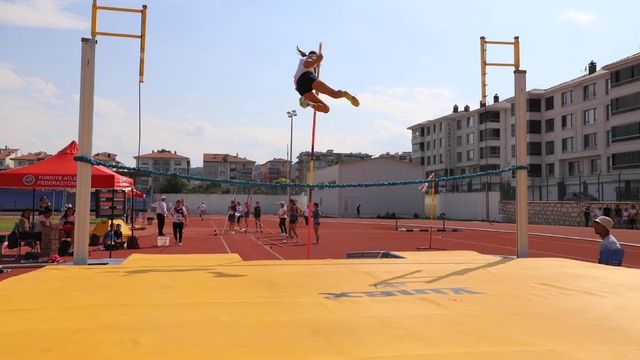 Kütahya'da 30 Ağustos Zafer Kupası'nda atletizm heyecanı sona erdi