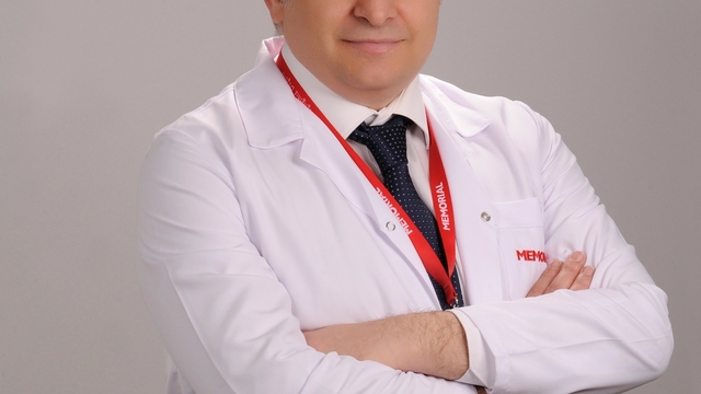 Masa başında çalışanlara omurga sağlığı uyarısı
Prof. Dr. Mahmut Akyüz: "Her saat başı kısa molalar verin"