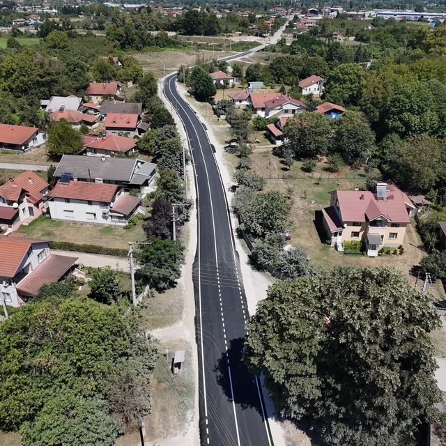 Düzce'de gece gündüz asfalt seriliyor
2 bin 700 ton asfalt serildi