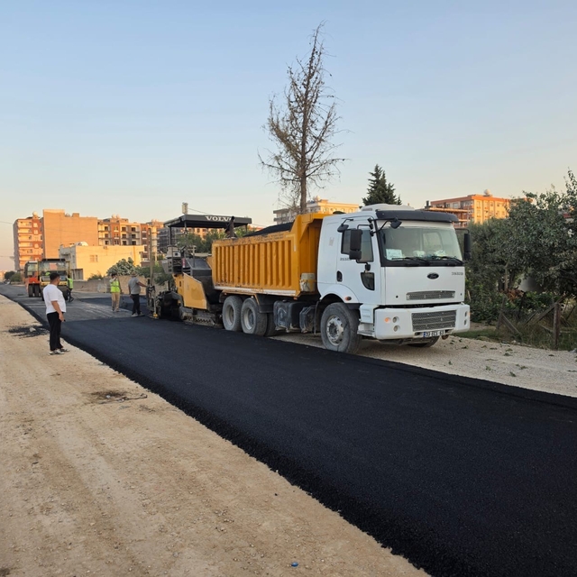 Mardin Büyükşehir Belediyesi Kızıltepe'de asfalt ve yol düzenleme çalışmala...