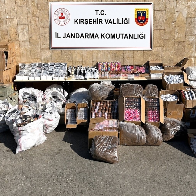 Kırşehir'de tırda 12.5 TL'lik gümrük kaçağı eşya ele geçirildi