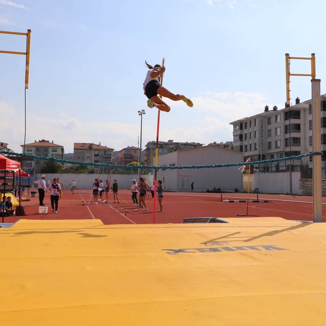 Kütahya'da 30 Ağustos Zafer Kupası'nda atletizm heyecanı sona erdi