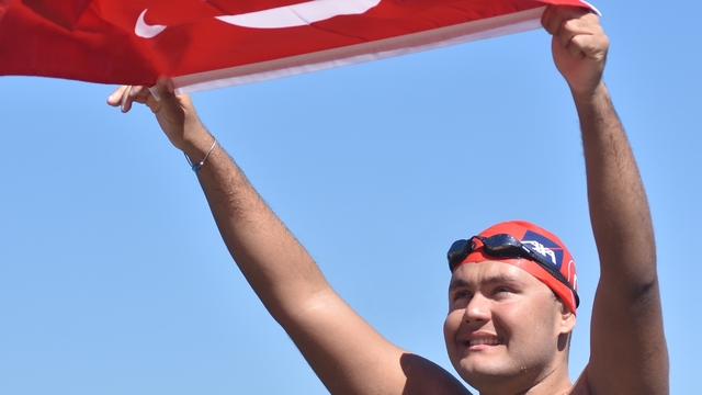 Otizmli rekortmen yüzücü Tuna Tunca'nın yeni hedefi Catalina Kanalı
